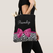 名前の付いた明るい濃いピンクのリボンヒョウの印刷 トートバッグ (クローズアップ)