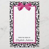 名前の付いた明るい濃いピンクのリボンヒョウの印刷 便箋 (正面)