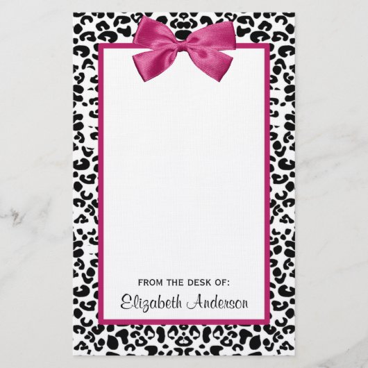 名前の付いた明るい濃いピンクのリボンヒョウの印刷 便箋 (正面)