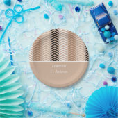 名前の付いた洗練されたストライプ茶色のシェブロン ペーパープレート (パーティー)