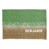 名前の付いた緑と茶色のピクセルデザイン 枕カバー (正面)