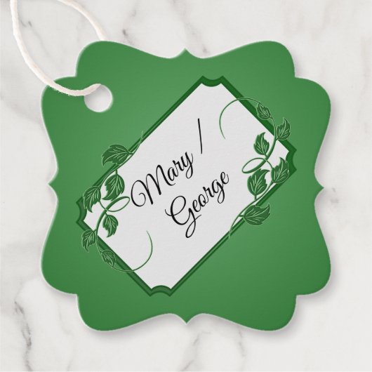 名前の付いた緑色のつたの フェイバータグ (正面)