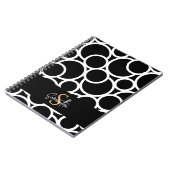 名前の付いた黒と白の円パターン ノートブック (左側)