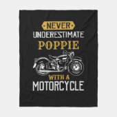 名前の変更決してグランドパバイクを過小評価しない フリースブランケット (正面)