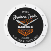 名前の指定おもしろいが不要なツールガレージ日付黒 ラージ壁時計 (正面)