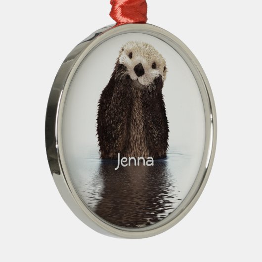 名前の水のかわいい毛皮で覆われたカワウソ メタルオーナメント (右)