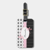 名前の白黒ダマスク織のシックなピンクの花柄 ラゲッジタグ (正面縦)