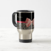 名前の粋なヒョウのプリントそしてピンクのリボン トラベルマグ (正面左)