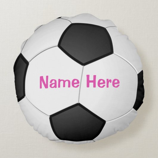 名前の背部が付いているパーソナライズなサッカーの女の子の枕 ラウンドクッション (裏面)
