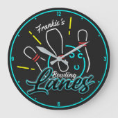 名前の追カスタム加レトロボウリングをする人、 クリケットの投手ボーリング車線 ラージ壁時計 (正面)