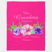 名前の追加または編集 – この祖母はフローラに属する フリースブランケット (正面)