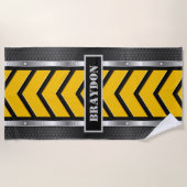 名前の追加ブラックイエローシルバーメタルルック&矢印 ビーチタオル (正面)