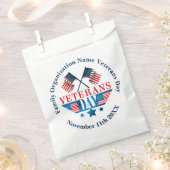 名前の追加文字退役軍人日フラグお祝いパーティー フェイバーバッグ (クリップ留めされた状態)