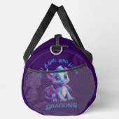 名前の追加文字- Just a Girl Who Loves Dragons! ダッフルバッグ (右)