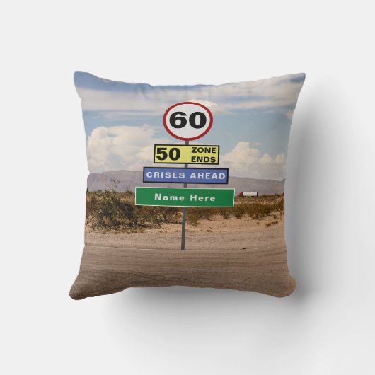 名前の追加60番目の誕生日おもしろいシンボルや象徴旅行 クッション (裏面)