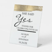 名前の追加Sheが言ったYes金ゴールドグリッター婚約 台座サイン (正面)