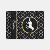 名前の馬のシルエットの白黒のクローバー フリースブランケット (正面(横))