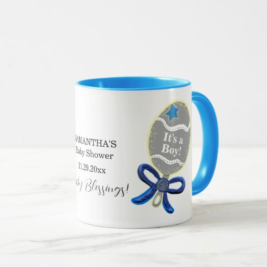名前は男の子の赤ちゃんシャワー青いガラガラのママ マグカップ (正面右)