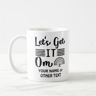 名前またはテキストを追加してOm Yogaを取得するおもしろい コーヒーマグカップ