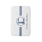 名前またはボート航海のクラシックライトハウスネイビー バスマット (正面縦)