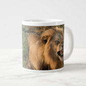 名前をカスタマイズした後のモーニングコーヒーライオン ジャンボコーヒーマグカップ (正面右)