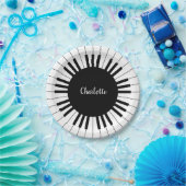 名前をカスタマイズした白黒の鍵のピアノ ペーパープレート (パーティー)