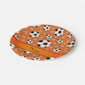 名前をカスタムするおもしろいオレンジサッカーボールオレンジストライプ色 ペーパープレート (アングル)