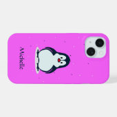 名前をカスタムするかわいいペンギンon pink iPhone 15ケース (裏面横)