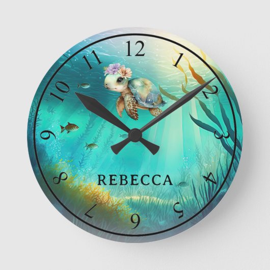 名前をカスタムするかわいい亀の海背景の子供 ラウンド壁時計 (正面)