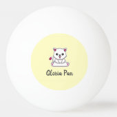 名前をカスタムするかわいい白猫オンイエロー 卓球ボール (正面)