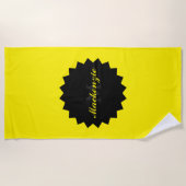 名前をカスタムするとイニシャルインサニーイエロー ビーチタオル (正面)