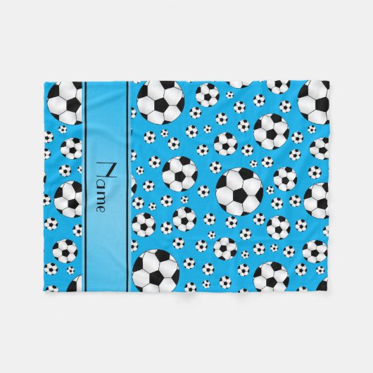 名前をカスタムするのおもしろいのスカイブルーのサッカーボールの青い縞 フリースブランケット (正面(横))