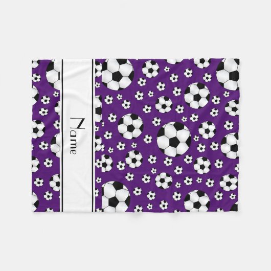 名前をカスタムするのおもしろいの紫色のサッカーボールの白のストライブ柄 フリースブランケット (正面(横))