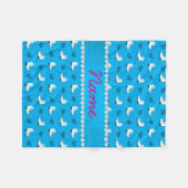 名前をカスタムするのスカイブルーおよびハートの青い縞はスケートで滑ります フリースブランケット (正面(横))