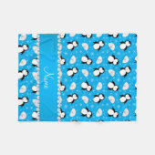 名前をカスタムするのスカイブルーのペンギンのイグルーの雪片 フリースブランケット (正面(横))