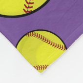 名前をカスタムするのソフトボールの紫色 フリースブランケット (角)