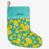 名前をカスタムするのターコイズのrubberducksの青い縞 スモールクリスマスストッキング (正面)