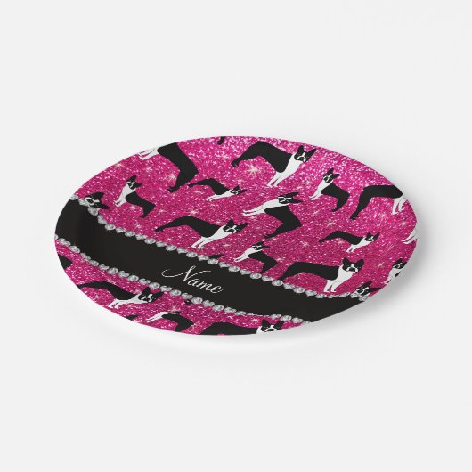 名前をカスタムするのネオンショッキングピンクのグリッターのボストンテリア ペーパープレート (アングル)