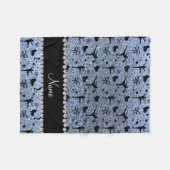 名前をカスタムするのパステル調の青いグリッターのフィギュアスケート フリースブランケット (正面(横))