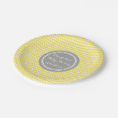 名前をカスタムするのベビーシャワーは黄色い灰色のシェブロンをめっきします ペーパープレート (アングル)