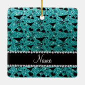 名前をカスタムするのロビン卵の青いグリッターのビキニの弓 セラミックオーナメント (裏面)