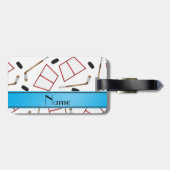 名前をカスタムするの白いアイスホッケー用スティックのパックの網 ラゲッジタグ (裏面横)