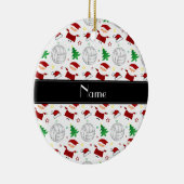 名前をカスタムするの白いバレーボールのクリスマスパターン セラミックオーナメント (右)