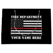 名前をカスタムするの細い赤線誇りを持った旗消防士 ラージペーパーバッグ (正面)