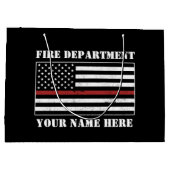 名前をカスタムするの細い赤線誇りを持った旗消防士 ラージペーパーバッグ (裏面)
