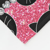 名前をカスタムするの赤紫のピンクのグリッターの黒猫の顔 フリースブランケット (角)