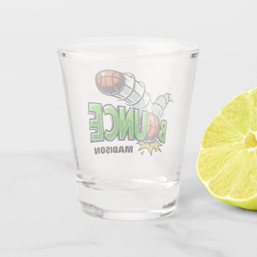 名前をカスタムするの跳ね上がりのバスケットボールの小グラス ショットグラス (裏面)