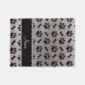 名前をカスタムするの銀のグリッターは犬の足の骨を抜きます フリースブランケット (正面(横))