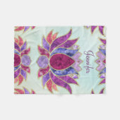 名前をカスタムするを用いるパステル調の水彩画のはす記号 フリースブランケット (正面(横))