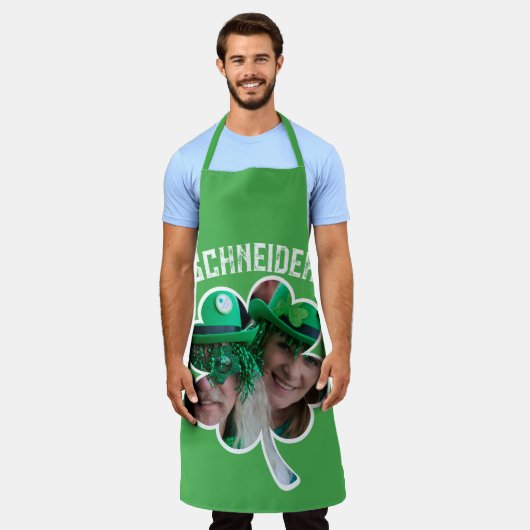 名前をカスタムするアイリッシュクローバー写真St patricks day エプロン (着用した状態)
